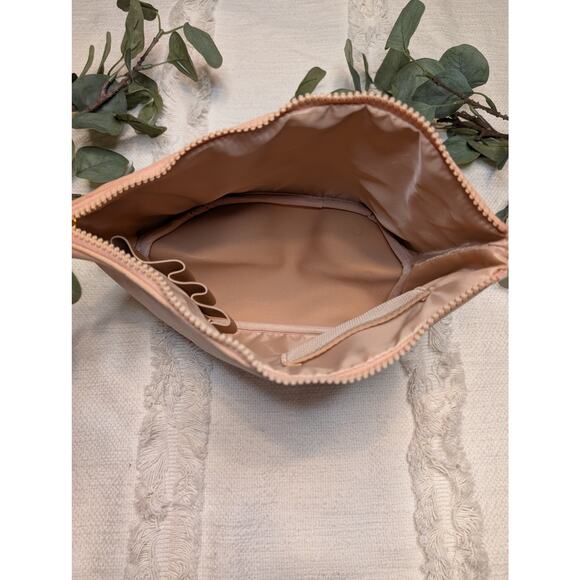 FITISH Dewing It Moisturizer and Makeup Bag - Picture 5 of 8